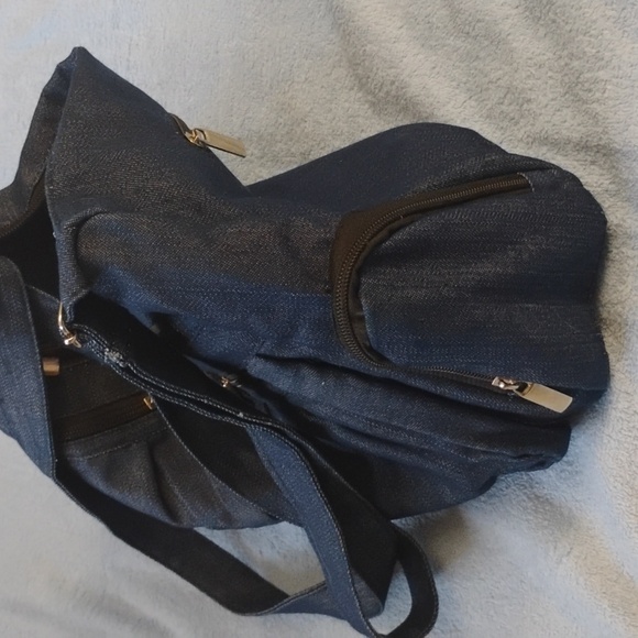 Gold Coast Bundle 🪷 - Picture 16 of 16